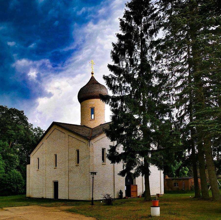 St. Georg Kloster Milmersdorf Exteriör bild