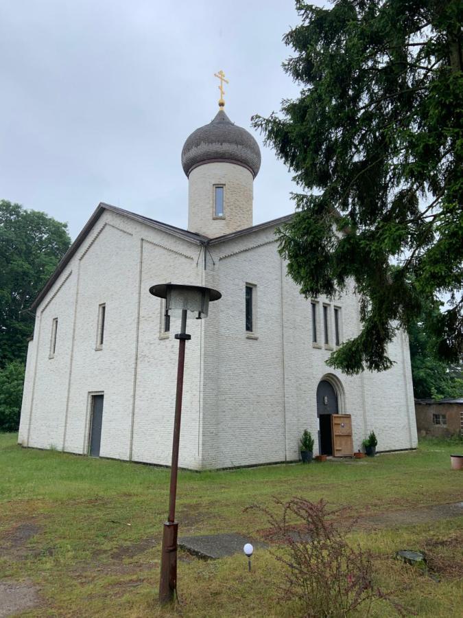 St. Georg Kloster Milmersdorf Exteriör bild